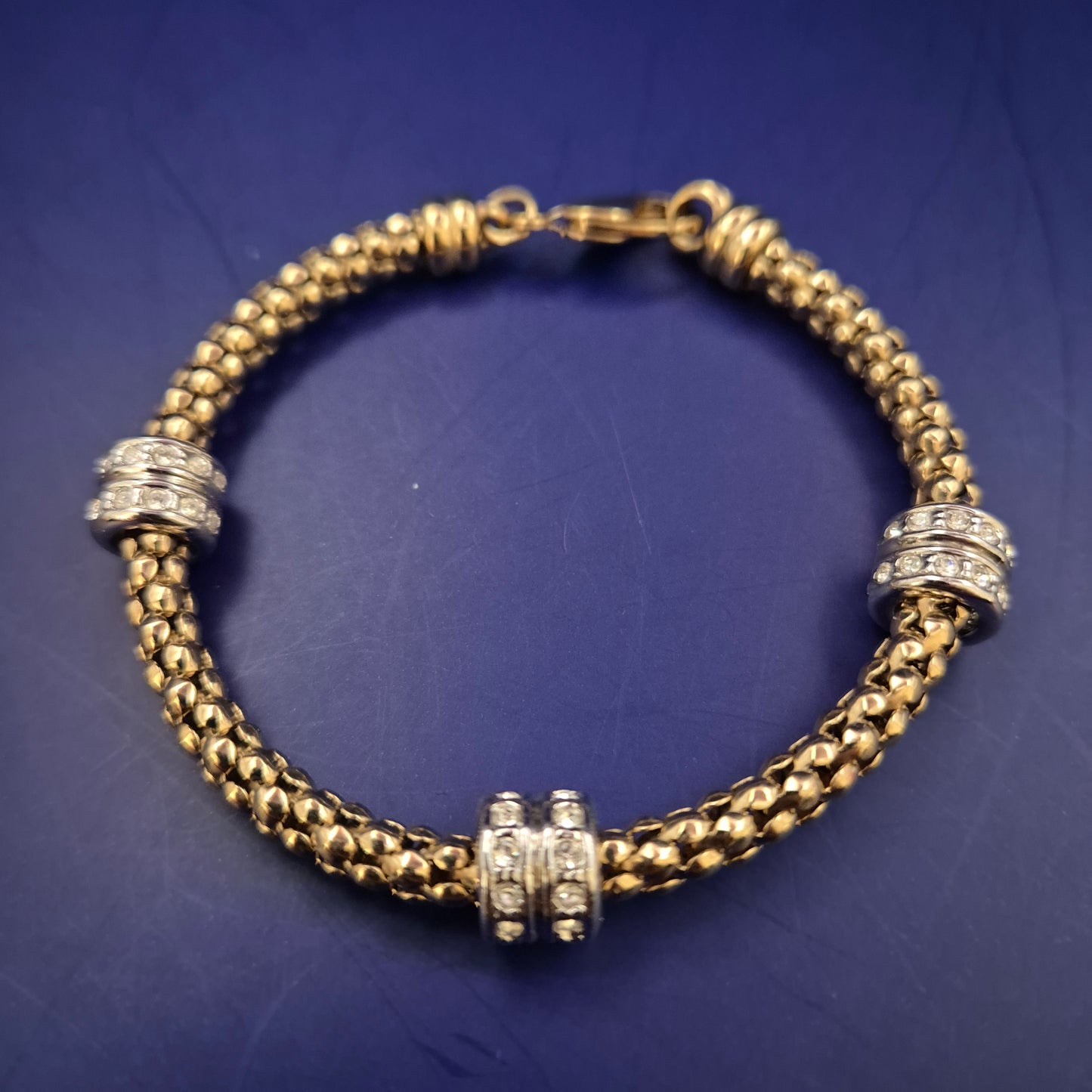 Vergoldetes Armband mit Strass-Elementen – Klassisch & Funkelnd