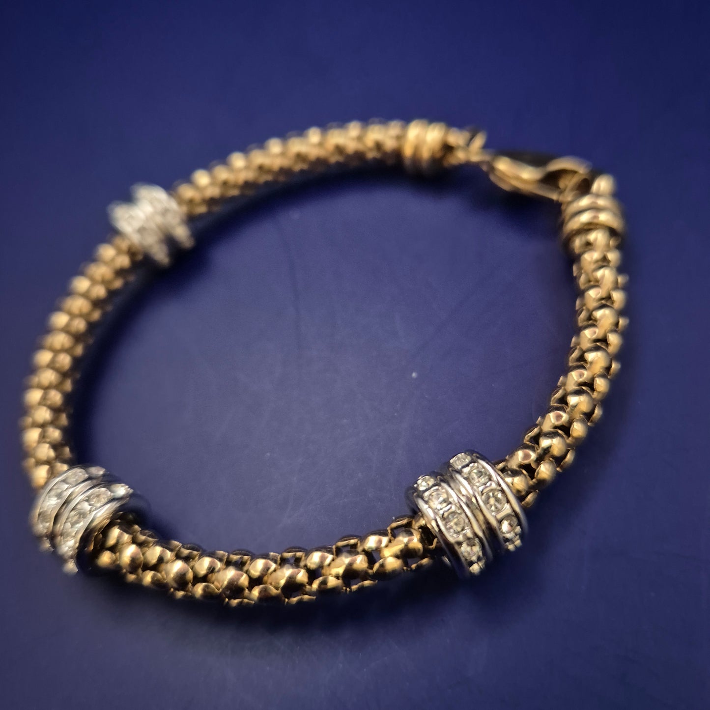 Vergoldetes Armband mit Strass-Elementen – Klassisch & Funkelnd