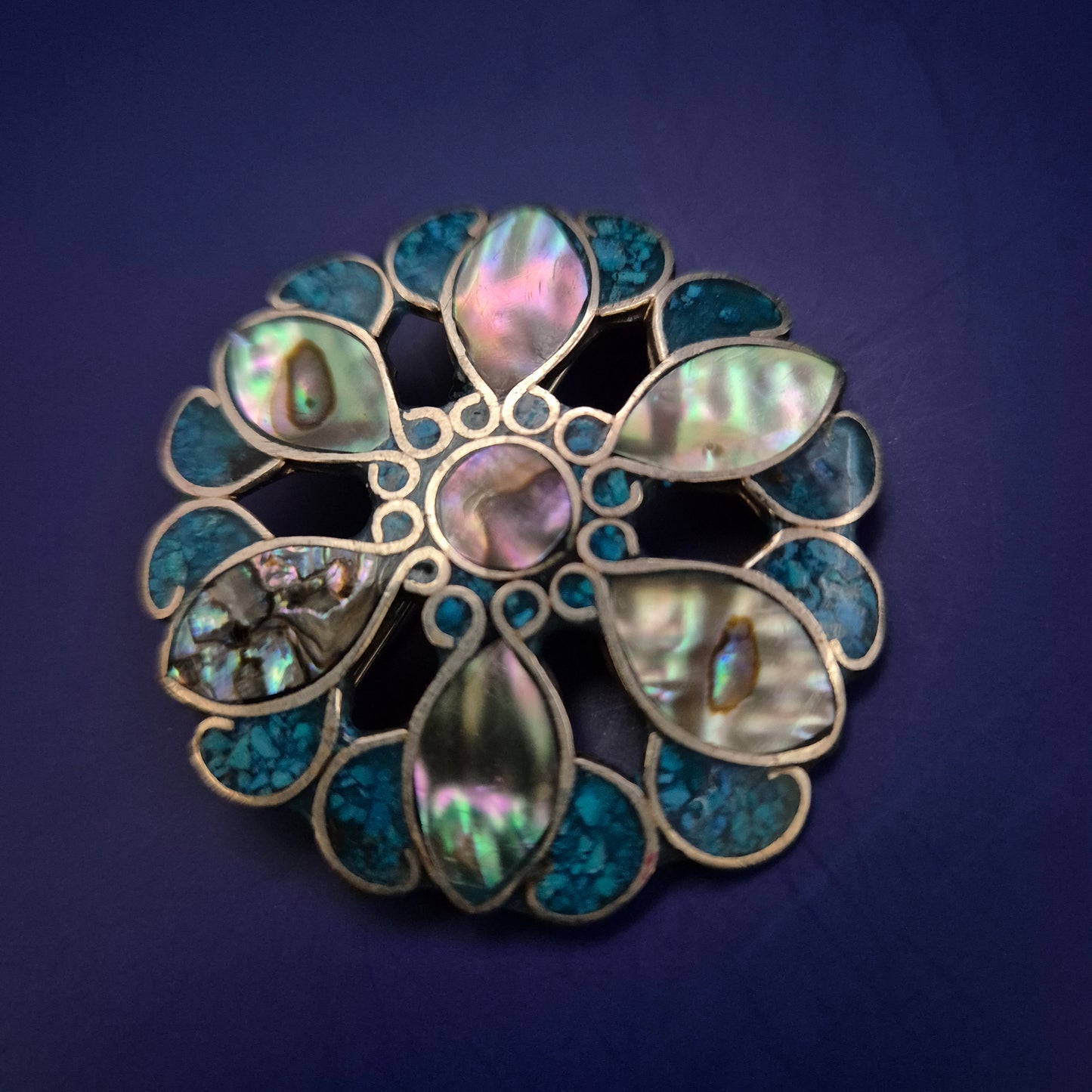 Vintage-Brosche mit Abalone & Türkisoptik – Florales Design