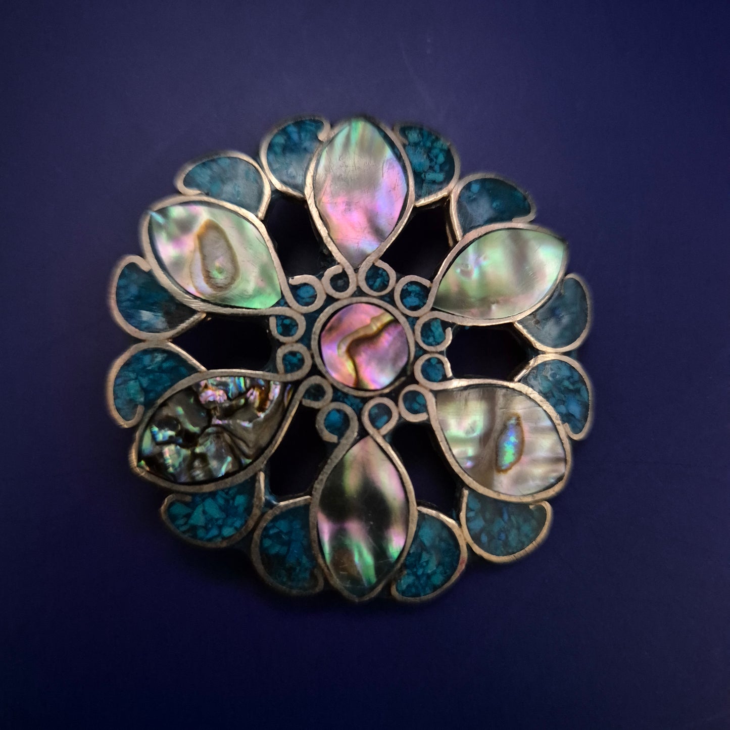 Vintage-Brosche mit Abalone & Türkisoptik – Florales Design
