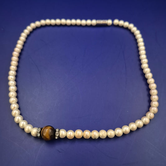Perlenkette mit Tigerauge & Strass – Klassisch trifft auf Akzent