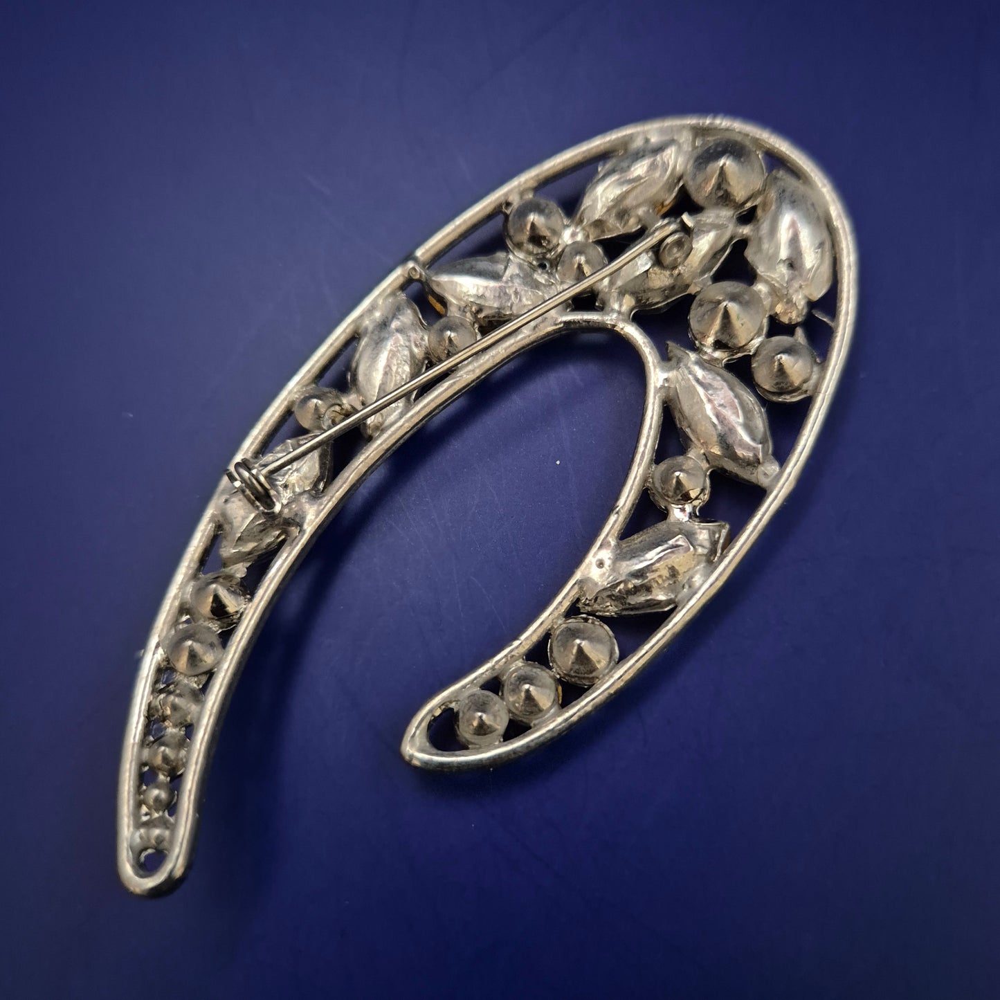 Vintage-Strassbrosche in Tropfenform – Funkelnder Retro-Charme