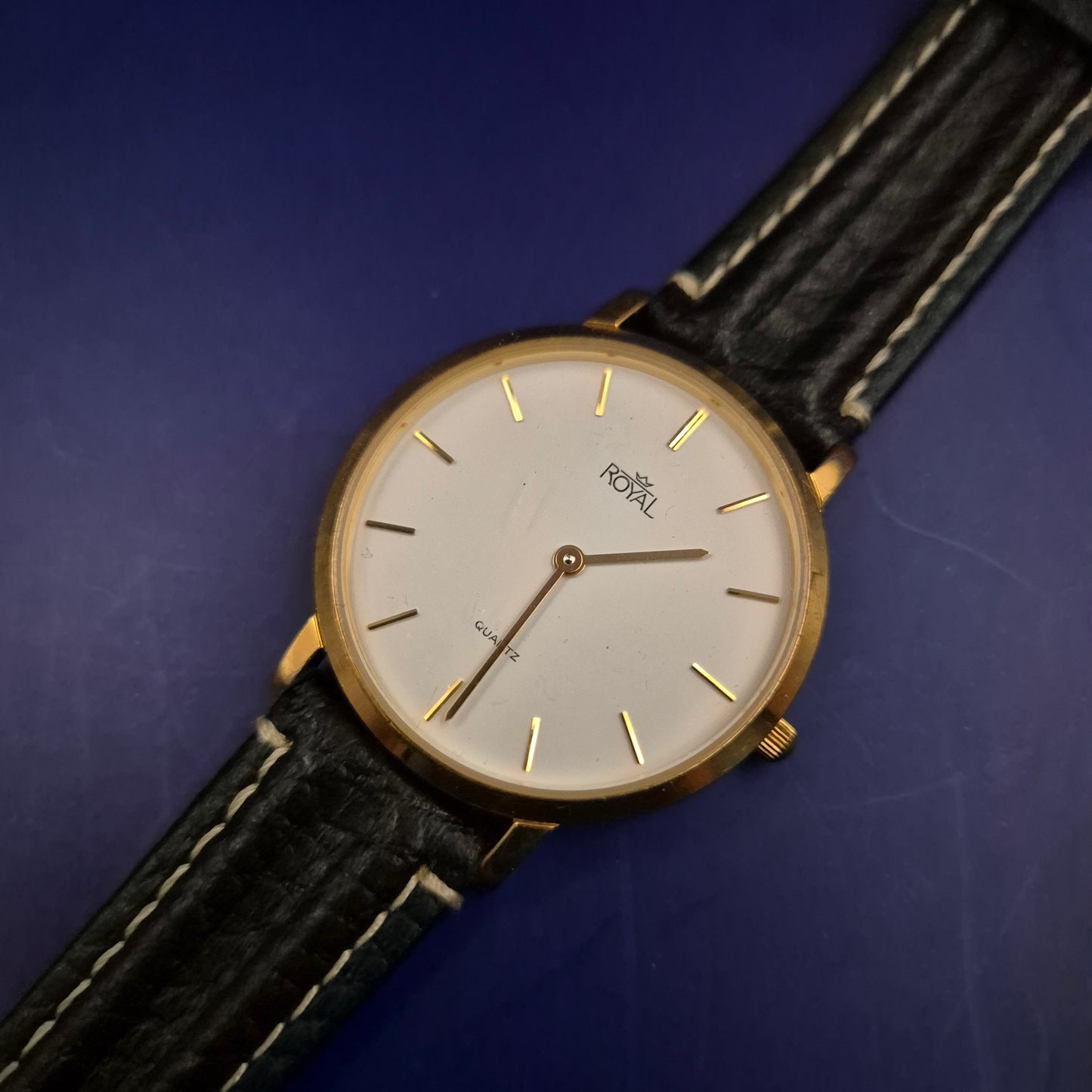 Klassische Royal Herren Uhr – Minimalistisches Gold-Design