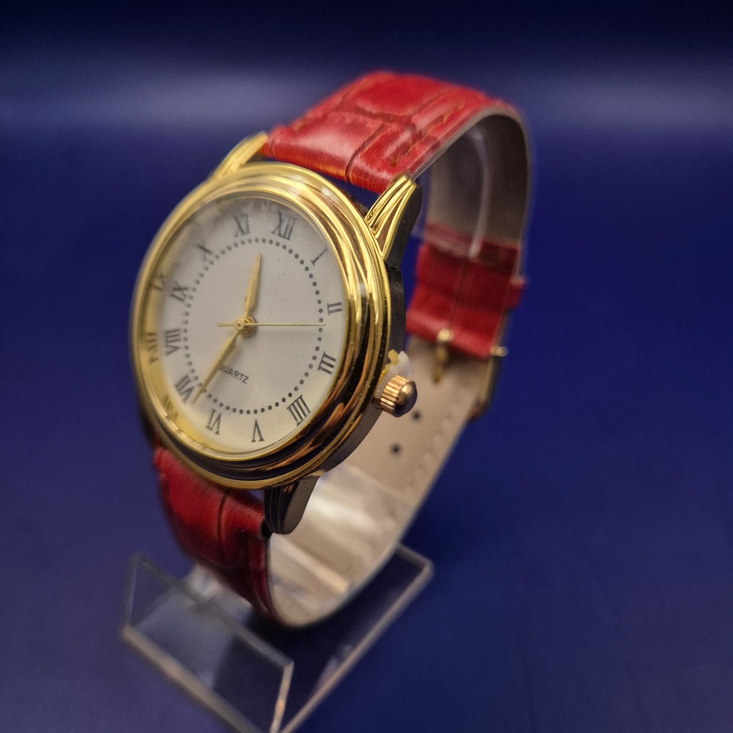 Elegante Eternal Love Damen Uhr – Klassisches Design in Gold & Rot