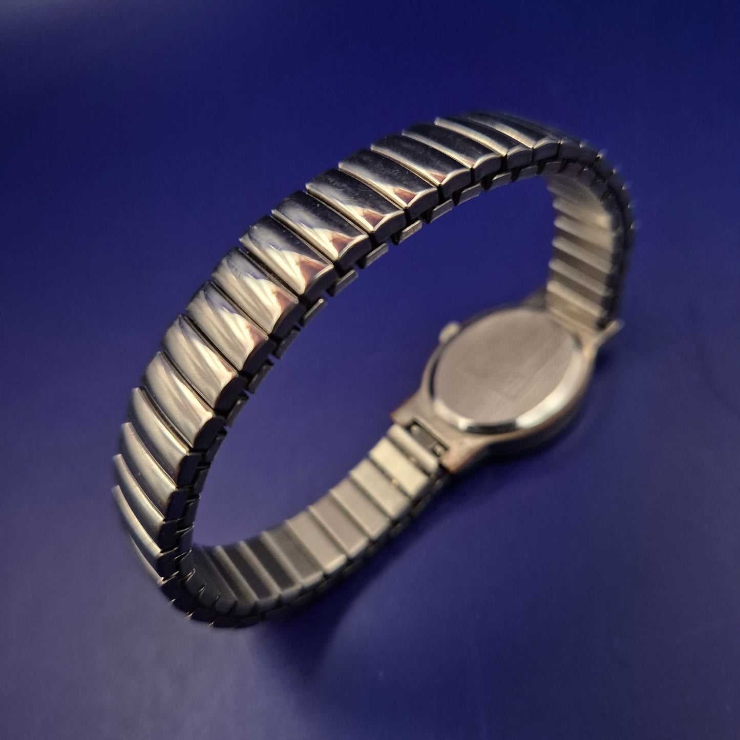 Elegante Yves Rocher Damen Uhr – Blaues Zifferblatt mit Schmucksteinen