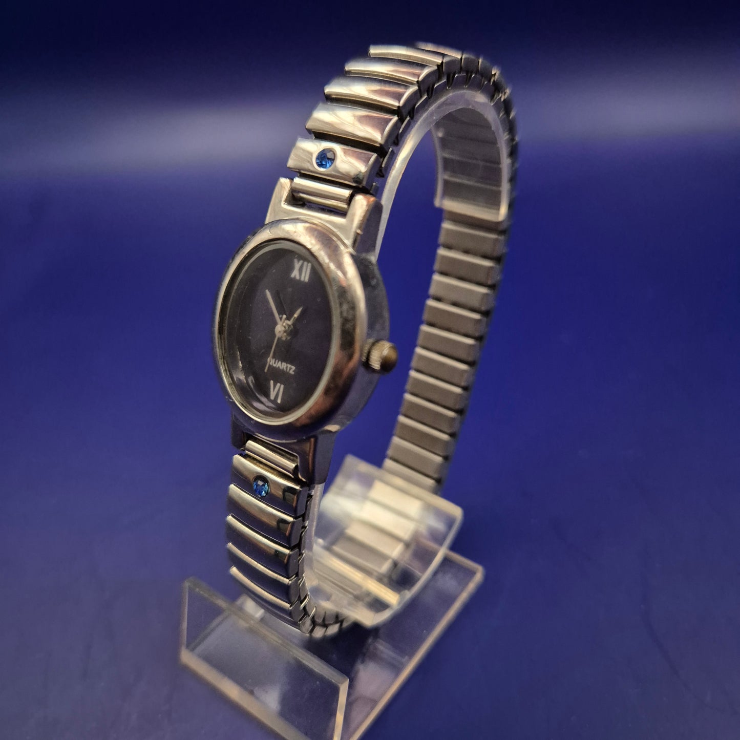 Elegante Yves Rocher Damen Uhr – Blaues Zifferblatt mit Schmucksteinen