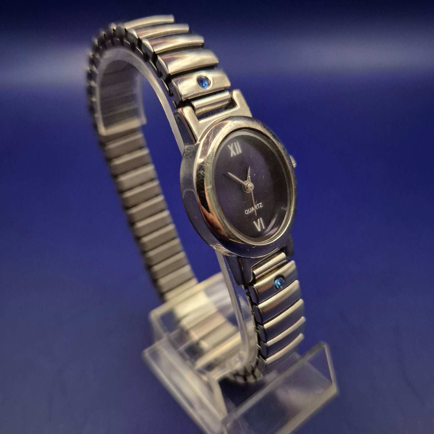 Elegante Yves Rocher Damen Uhr – Blaues Zifferblatt mit Schmucksteinen