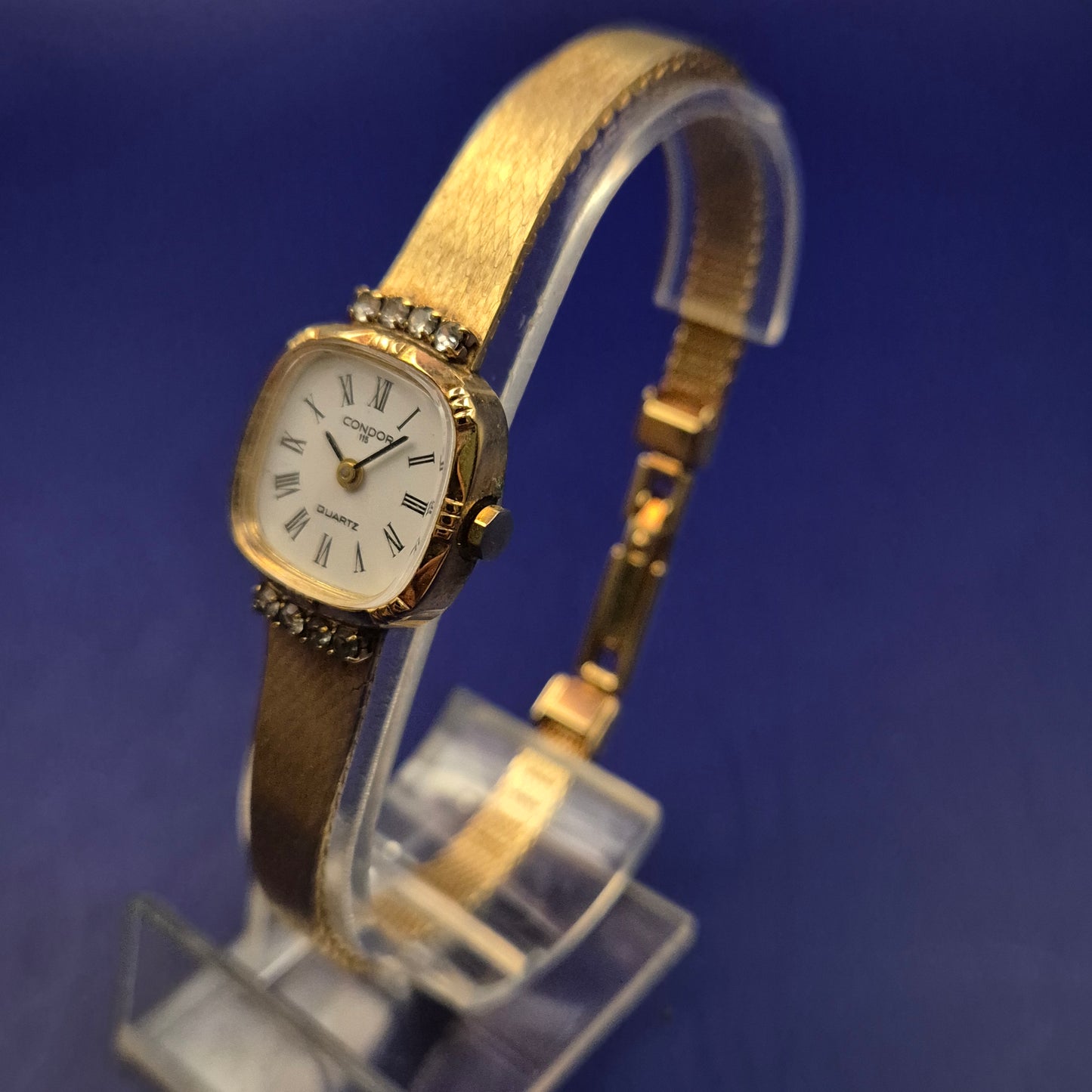 Elegante Condor Damen Uhr – Gold-Optik mit funkelndem Steinbesatz