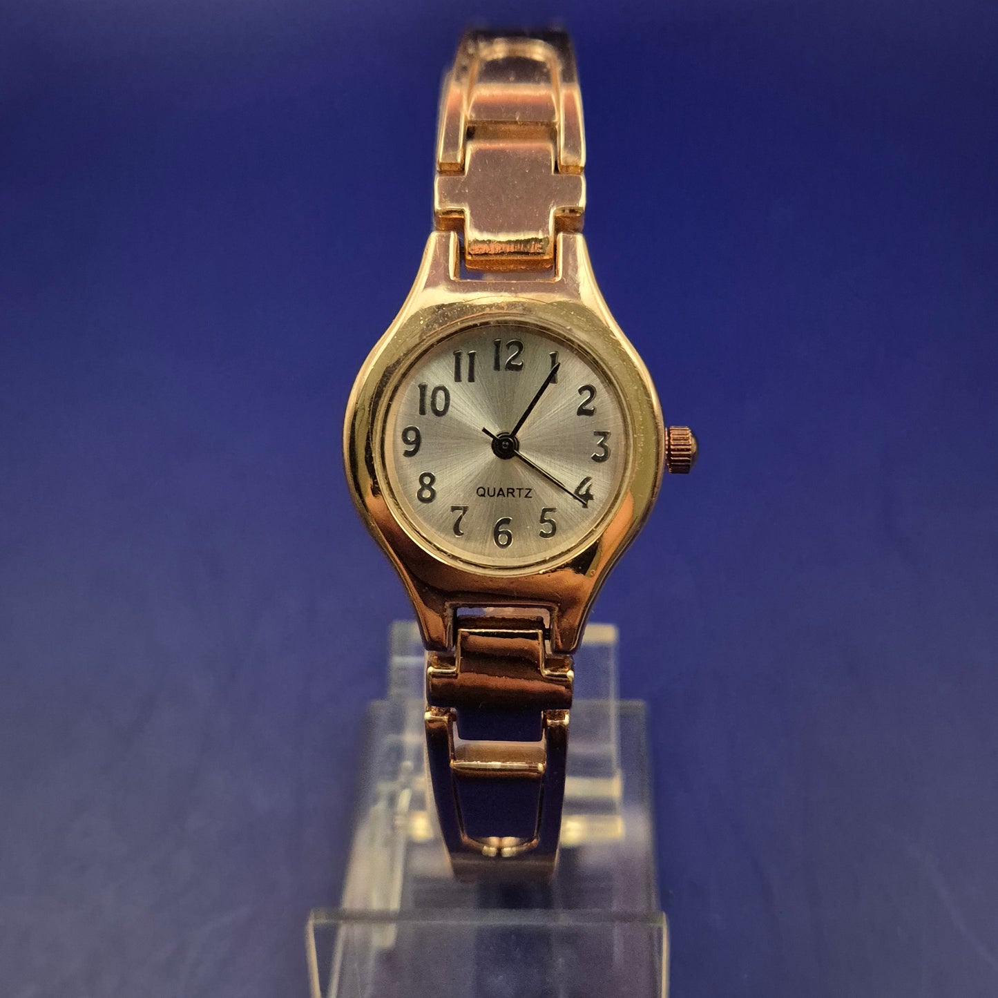 Elegante JG Damen Uhr – Roségold-Optik mit modernem Gliederarmband