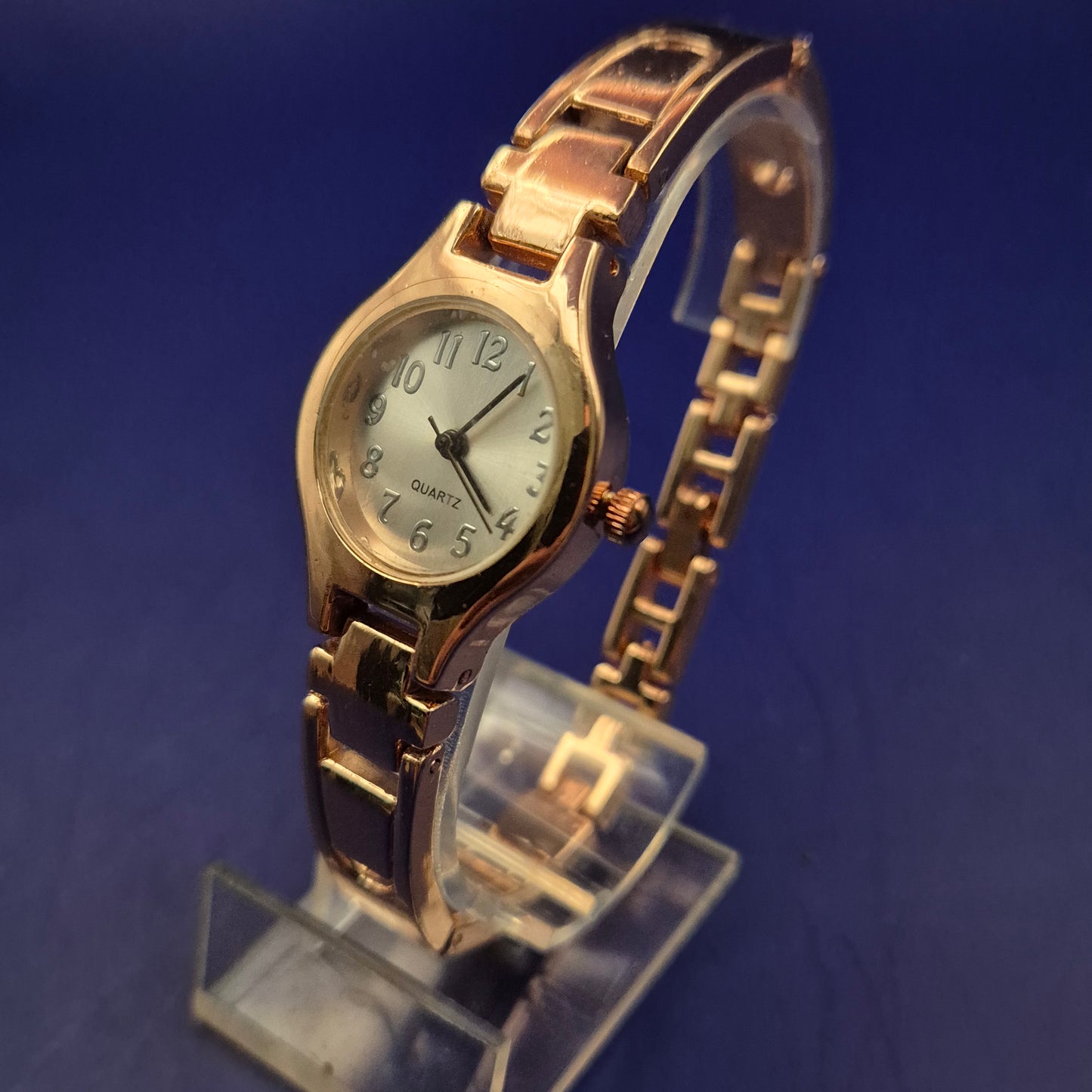 Elegante JG Damen Uhr – Roségold-Optik mit modernem Gliederarmband