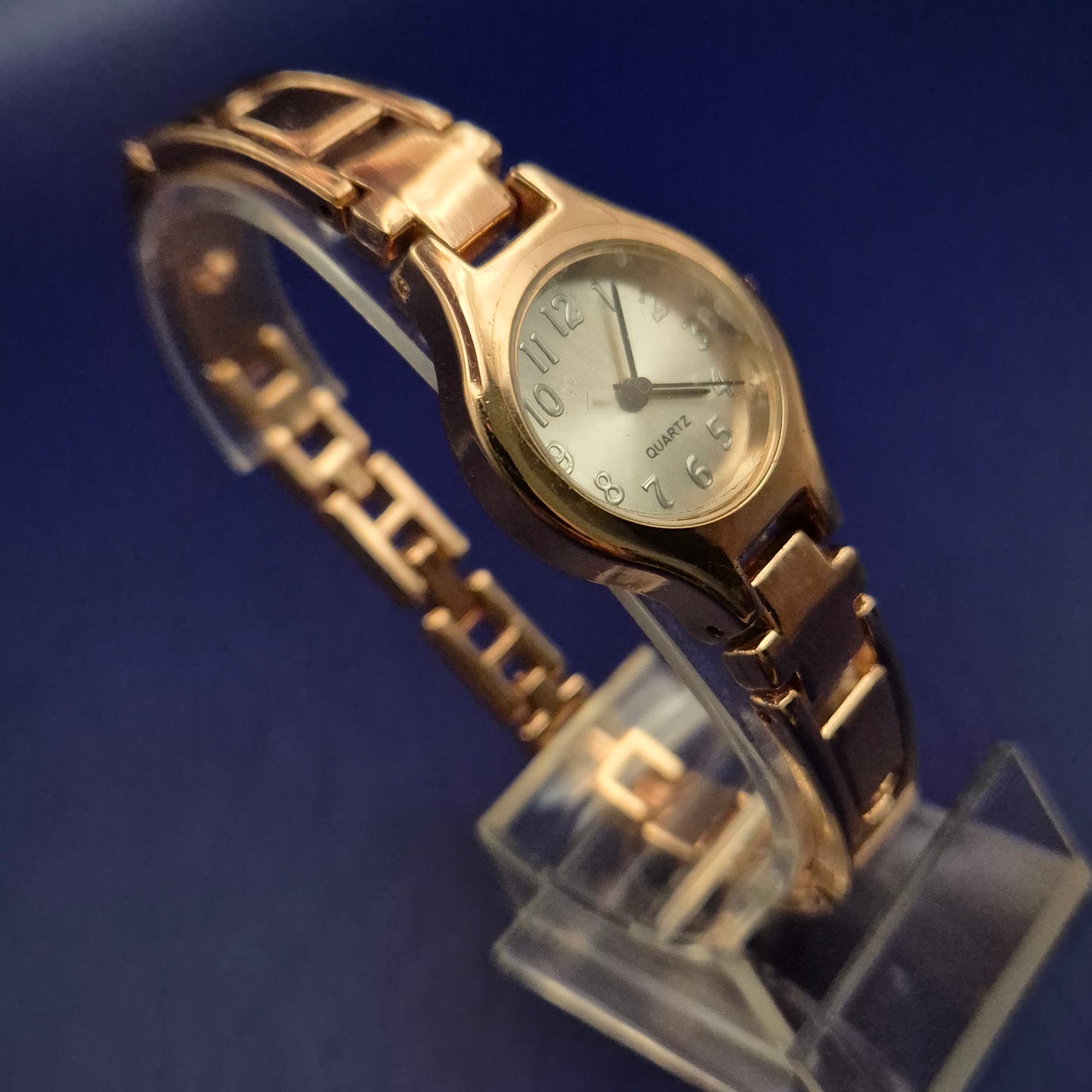 Elegante JG Damen Uhr – Roségold-Optik mit modernem Gliederarmband