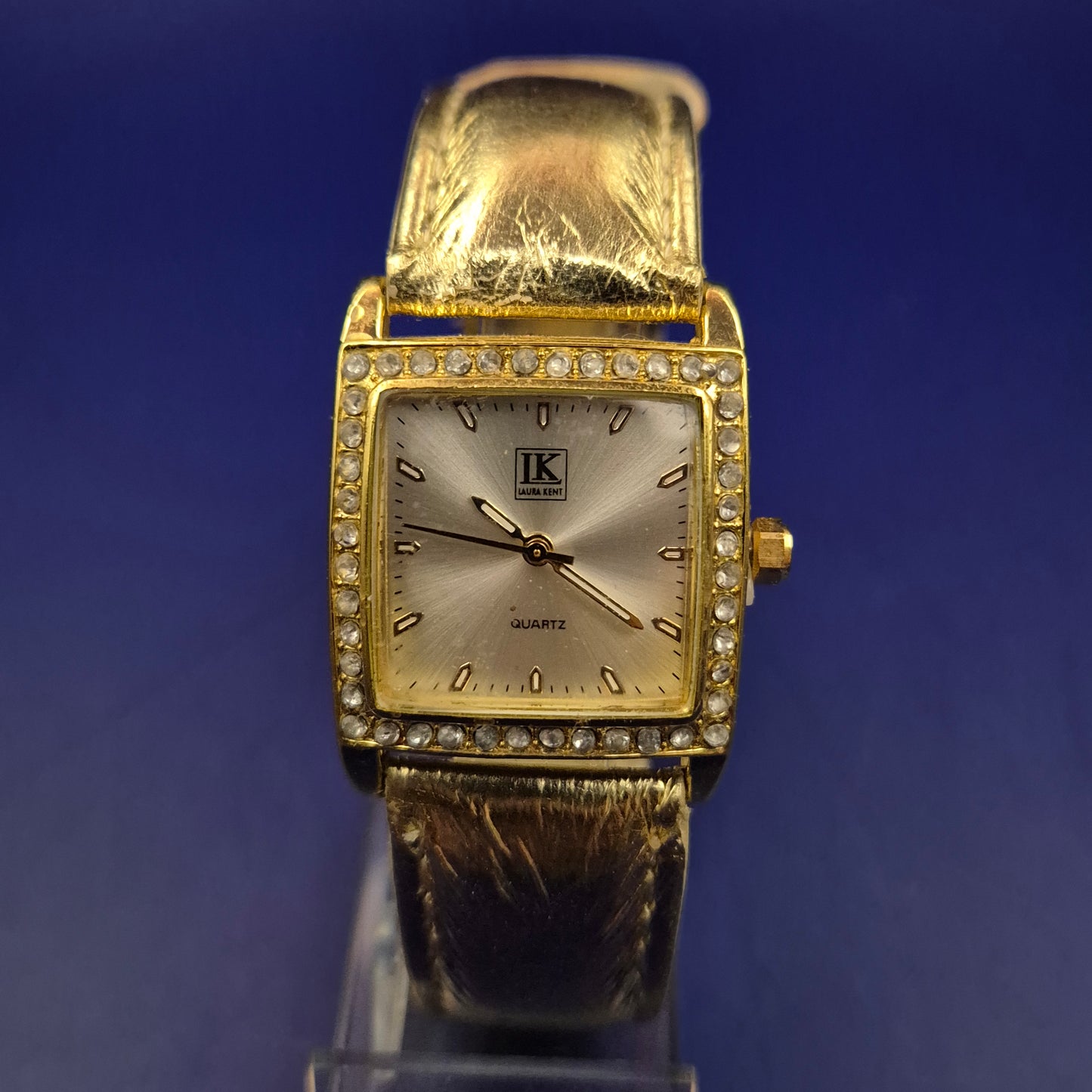 Glamouröse Laura Kent Damen Uhr – Gold-Optik mit funkelndem Kristallkranz