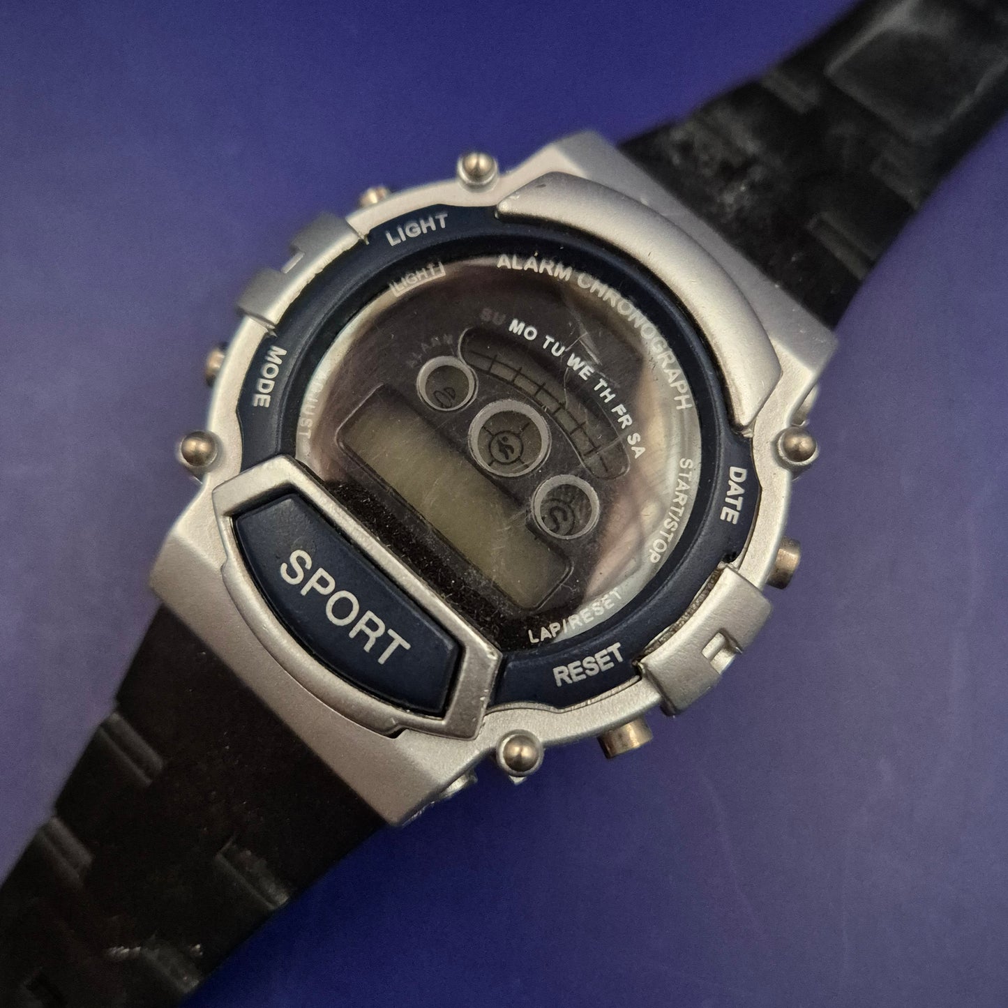 Robuste Sport Digital Herren Uhr – Dynamisches Design für Aktive