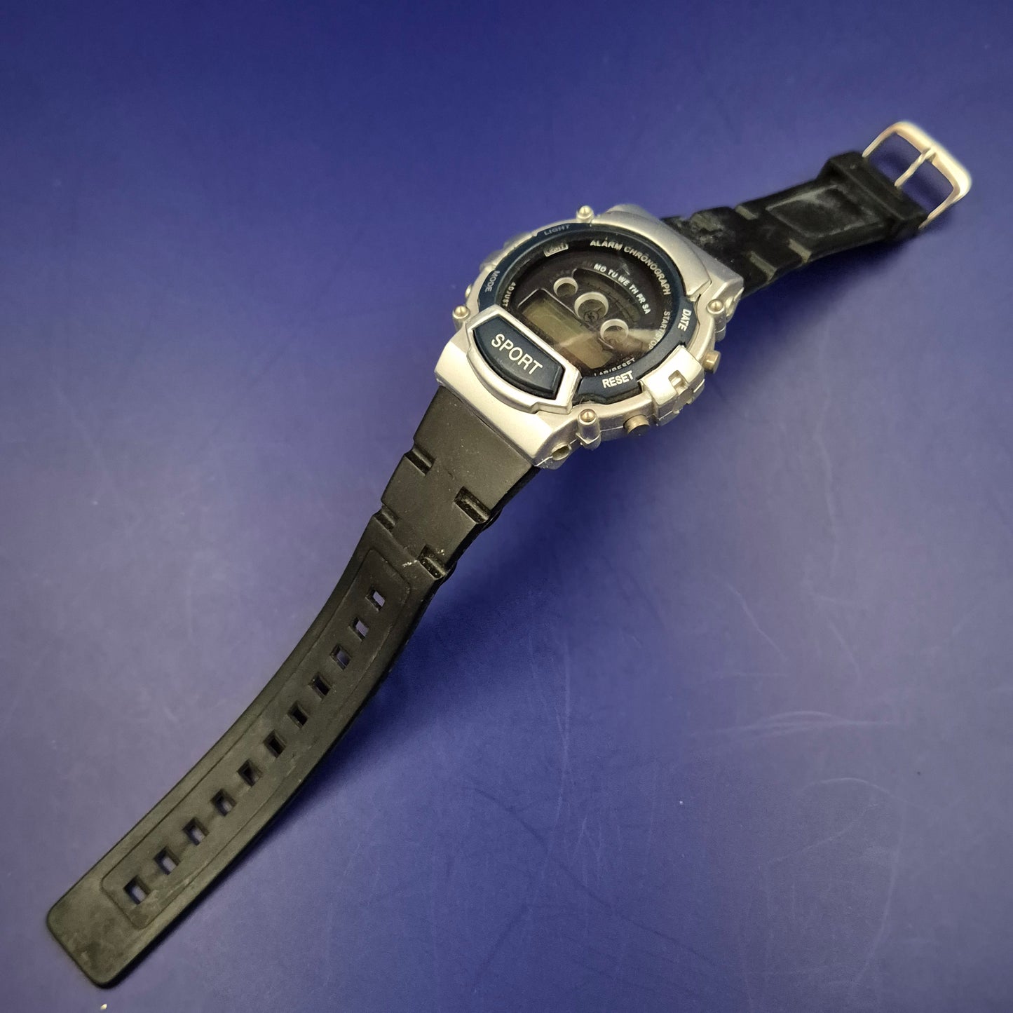 Robuste Sport Digital Herren Uhr – Dynamisches Design für Aktive