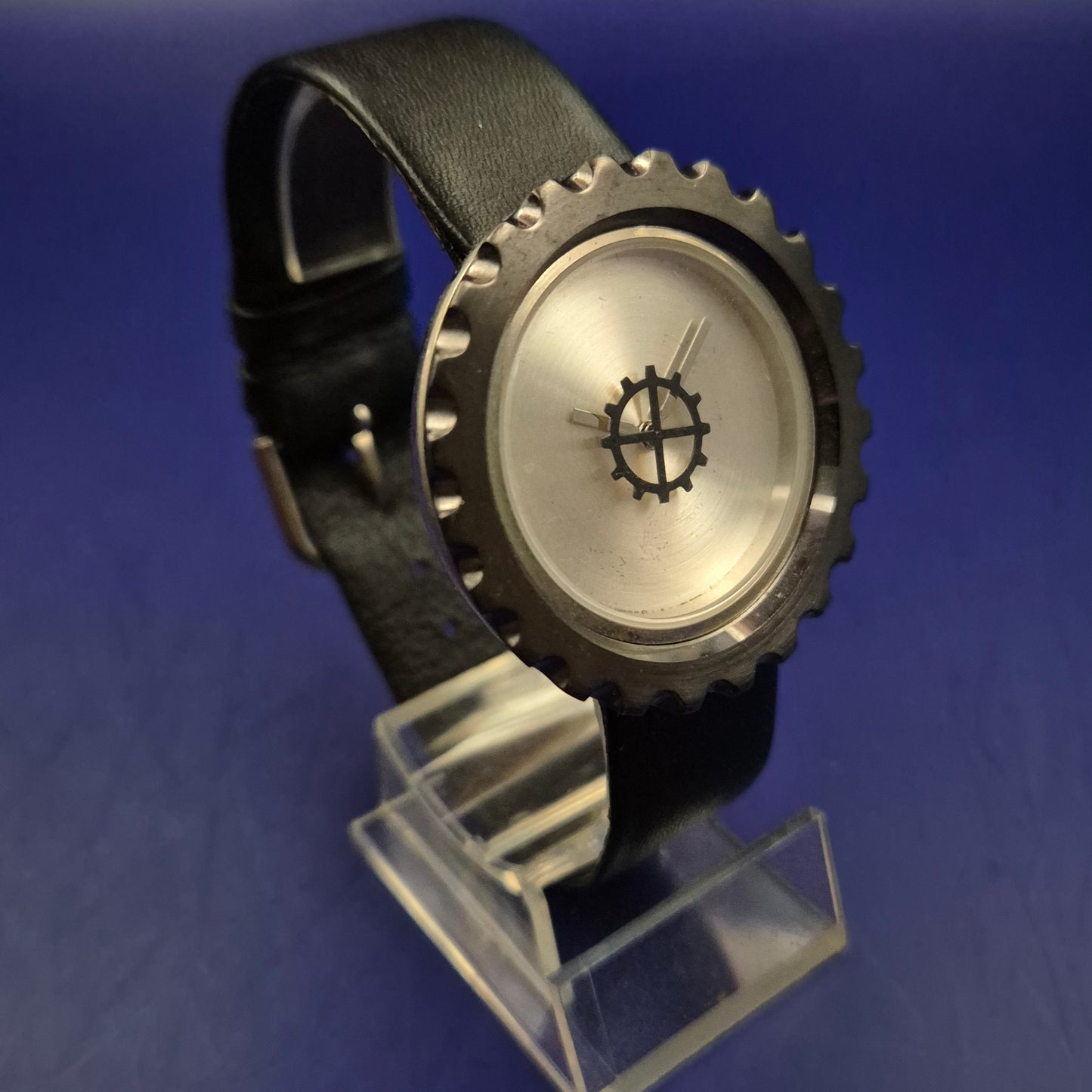 Avantgardistische Zahnrad Motiv Herren Uhr – Industrial Design mit Lederband