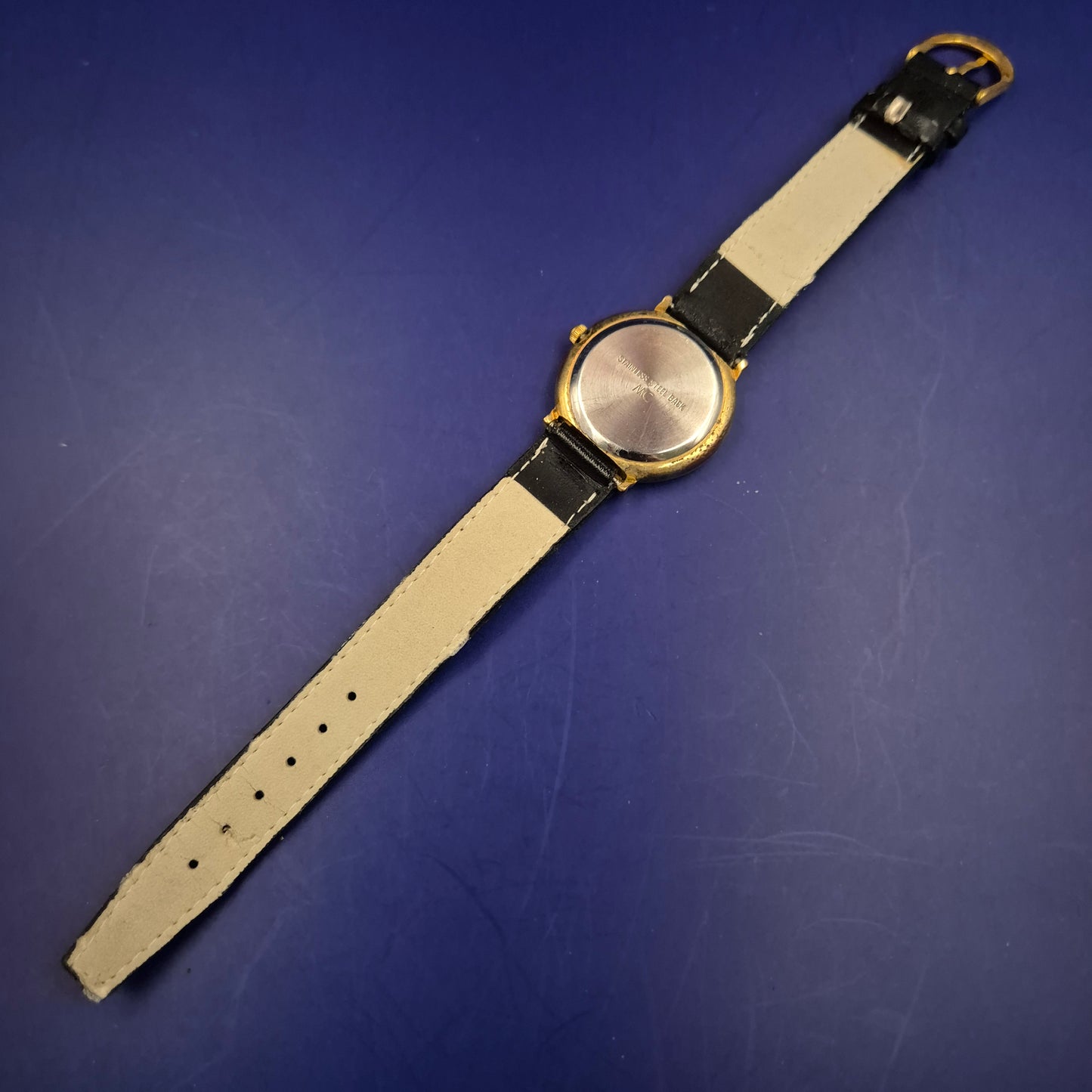 Klassische MC Damen Uhr – Edles Perlmutt-Design mit römischen Ziffern