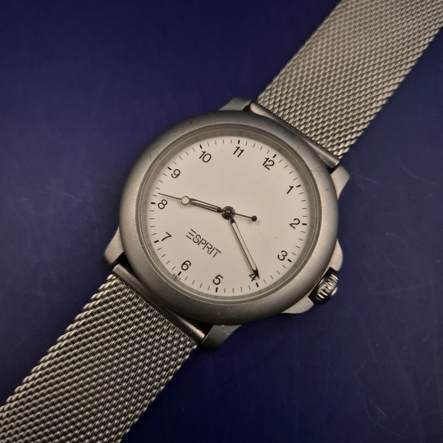 Moderne Esprit Herren Uhr – Mattes Edelstahl-Design mit Mesh-Armband