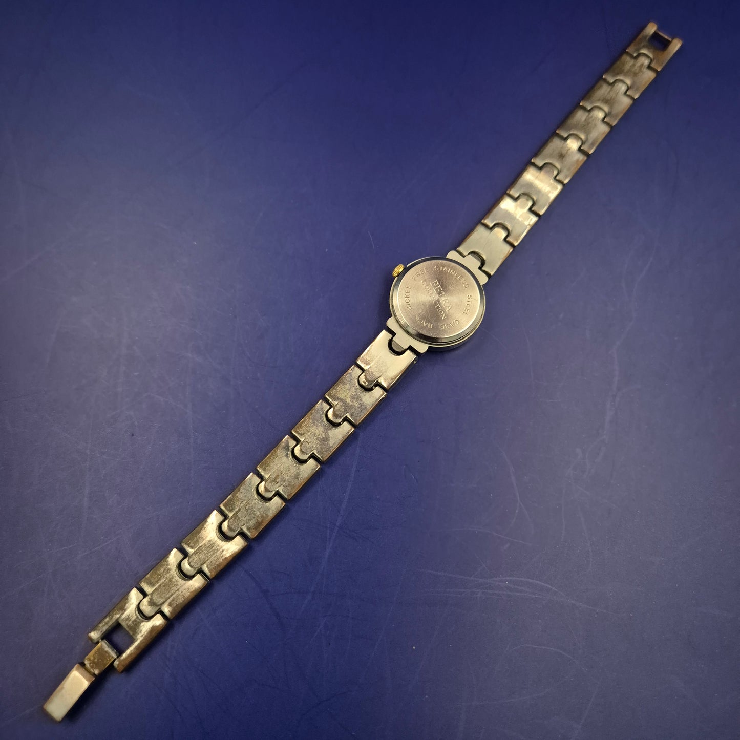 Zierliche Petra Collection Damen Uhr – Bicolor-Design mit schwarzem Zifferblatt