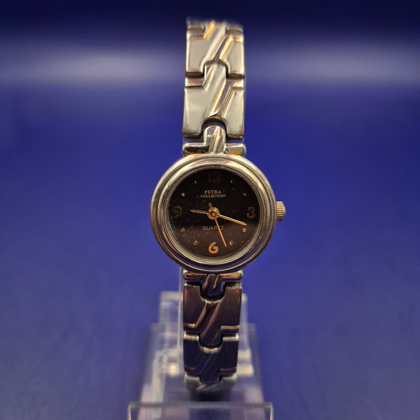 Zierliche Petra Collection Damen Uhr – Bicolor-Design mit schwarzem Zifferblatt