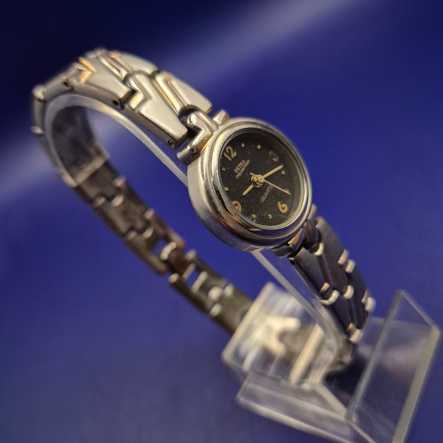 Zierliche Petra Collection Damen Uhr – Bicolor-Design mit schwarzem Zifferblatt