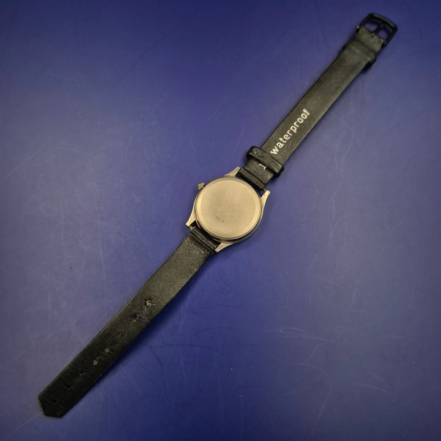 Klassische Regent OSCO Damen Uhr – Robustes Titan-Design mit Datumsanzeige