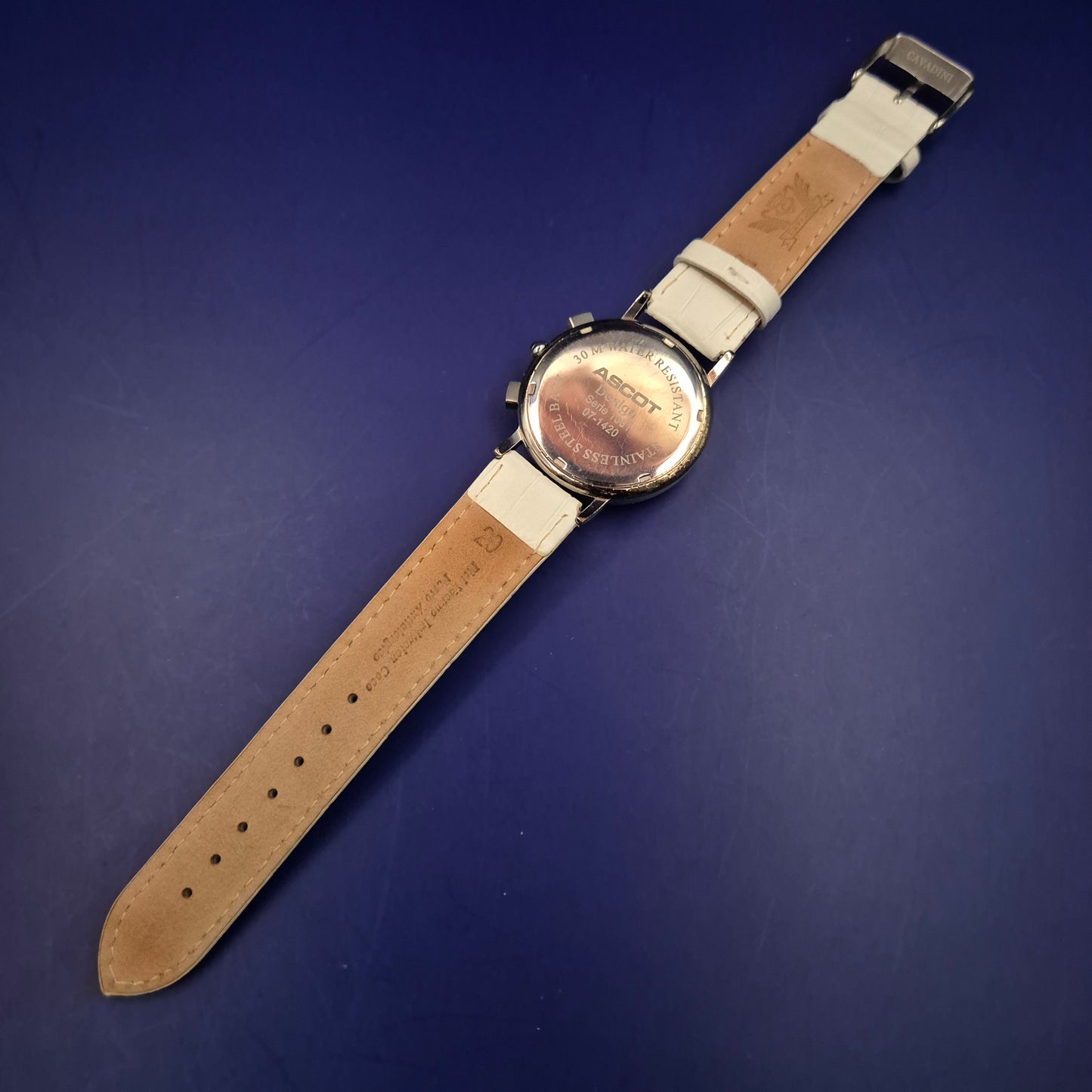 Exklusiver Ascot Chronograph – Klassische Eleganz mit weißem Lederarmband