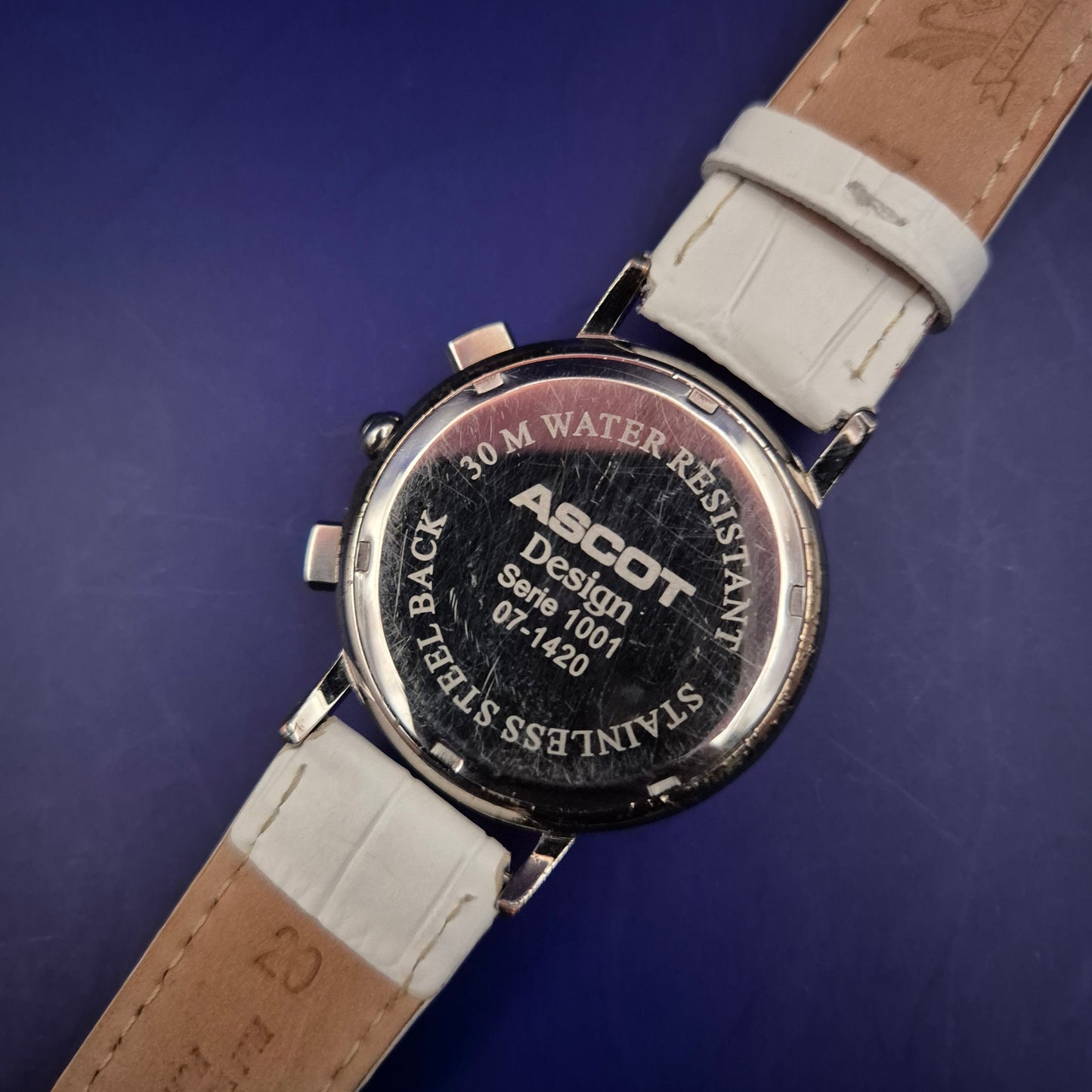 Exklusiver Ascot Chronograph – Klassische Eleganz mit weißem Lederarmband