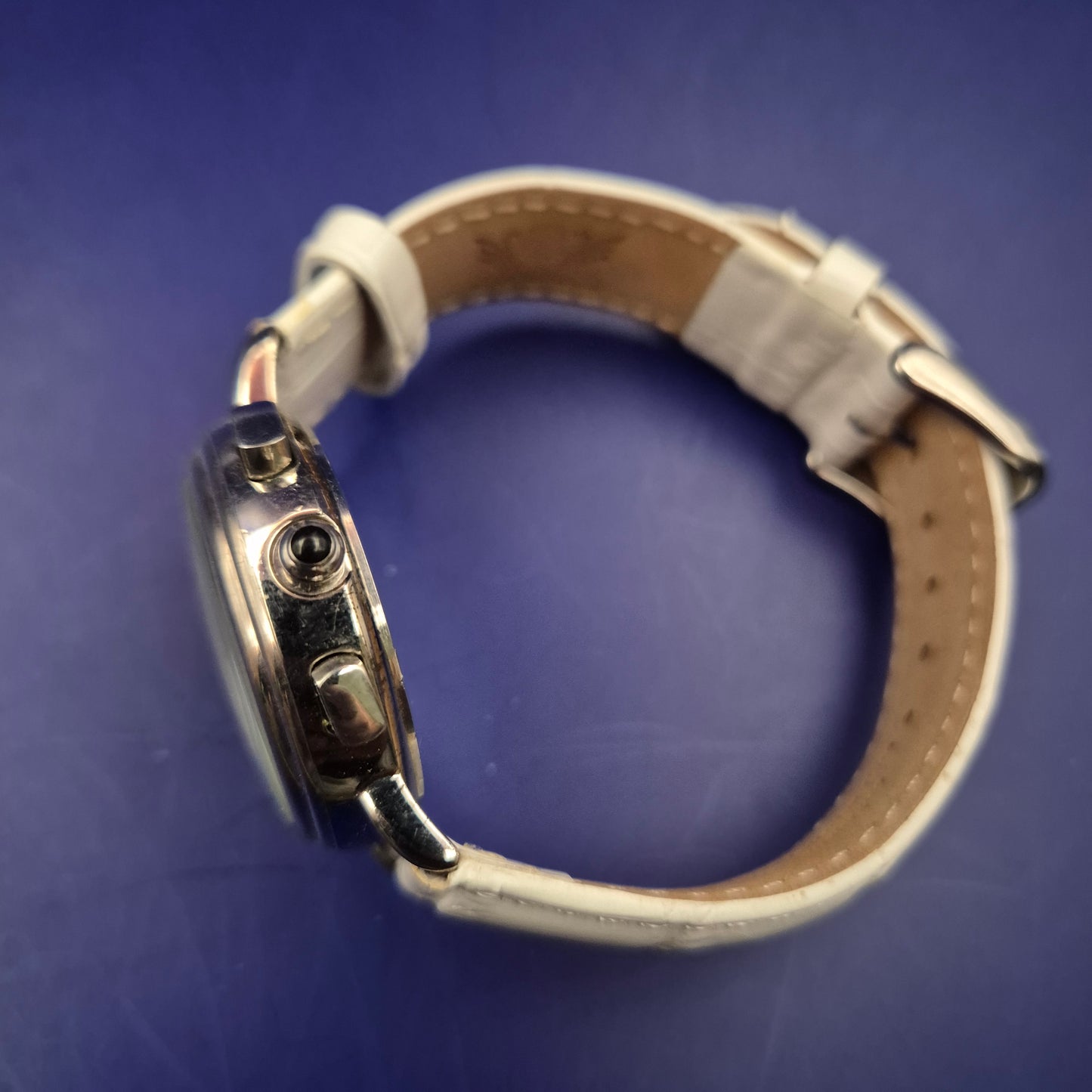 Exklusiver Ascot Chronograph – Klassische Eleganz mit weißem Lederarmband