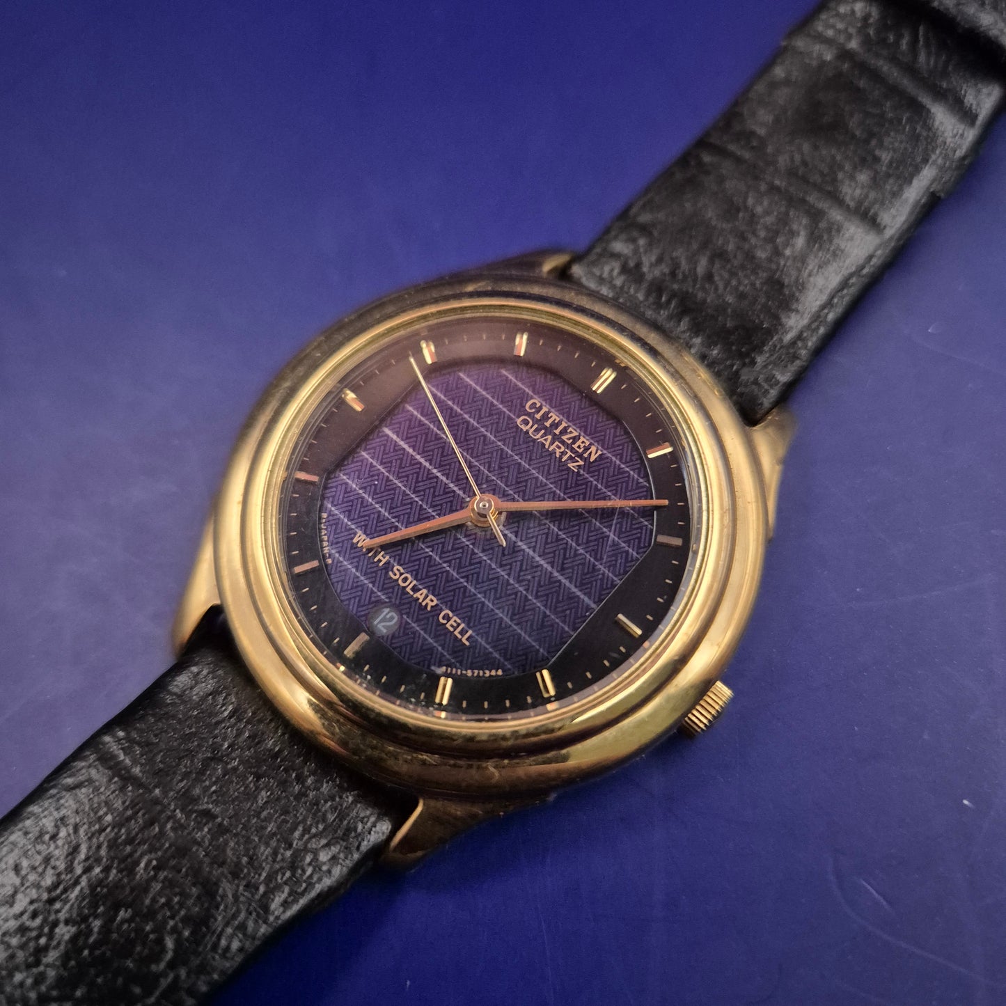 Edle Citizen Herren Uhr – Solar-Technologie mit strukturiertem Zifferblatt