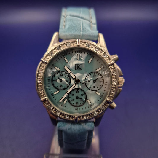 Elegante IK Damen Uhr – Funkelnder Chronograph-Look in Hellblau