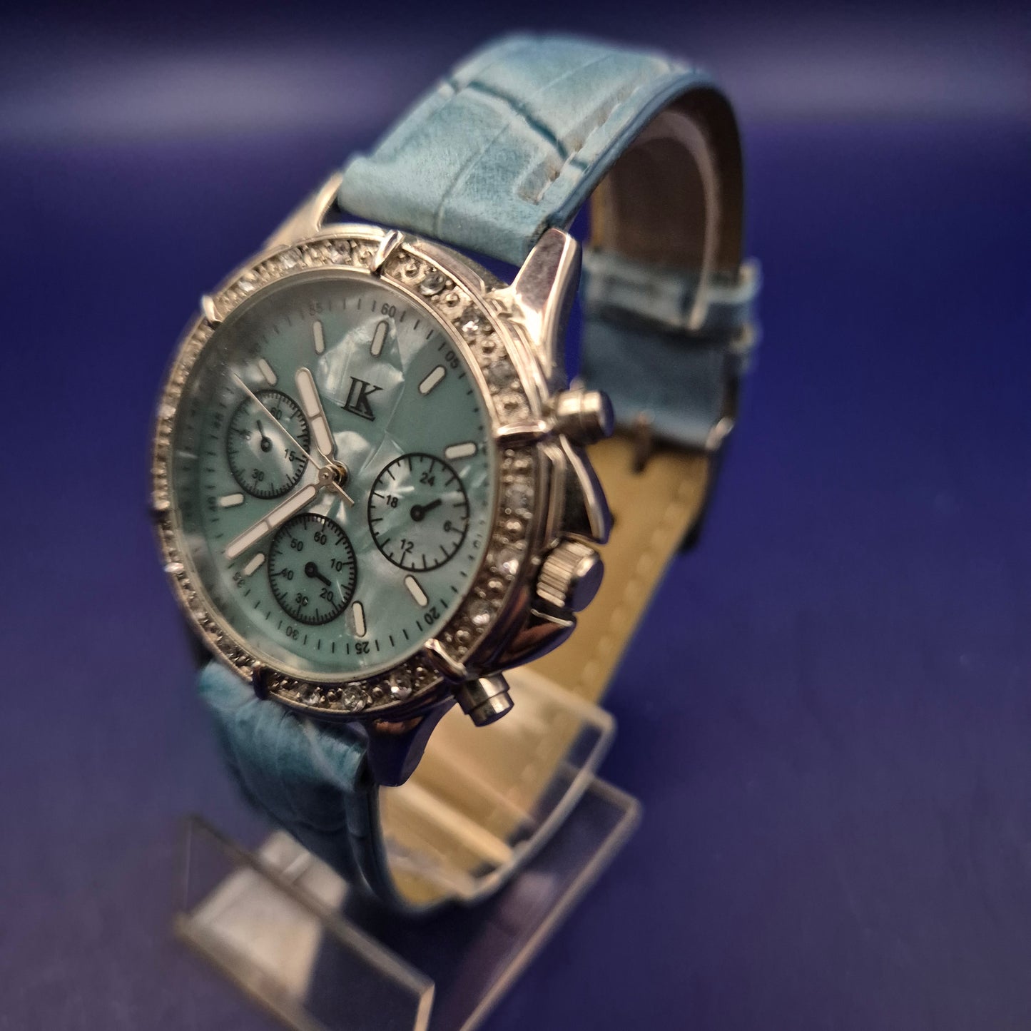 Elegante IK Damen Uhr – Funkelnder Chronograph-Look in Hellblau