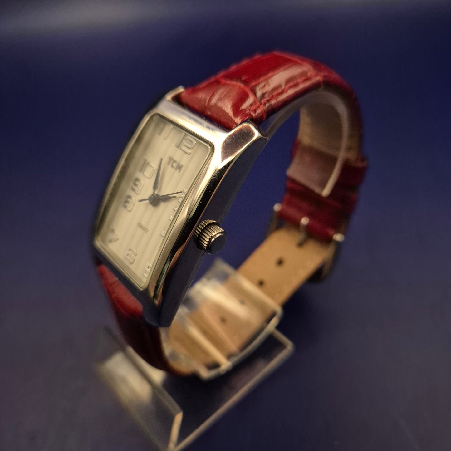 Elegante TCM Damen Uhr – Klassische Rechteck-Form mit rotem Lederarmband