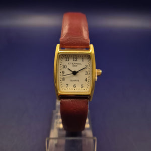 Elegante Eternal Love Damen Uhr – Gold-Optik mit weinrotem Armband