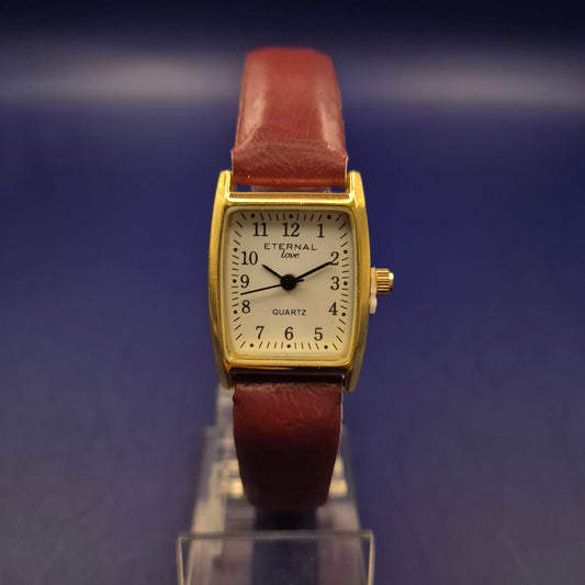 Elegante Eternal Love Damen Uhr – Gold-Optik mit weinrotem Armband
