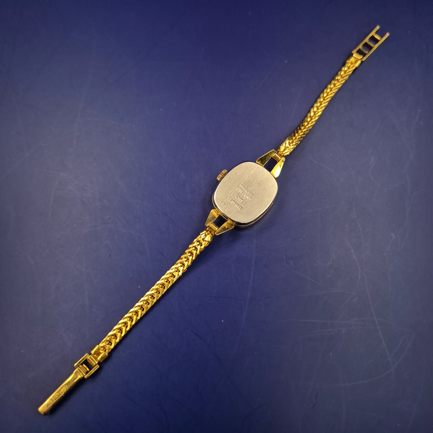 Elegante Royal Damen Uhr – Vintage-Stil in Gold-Optik mit Flechtarmband