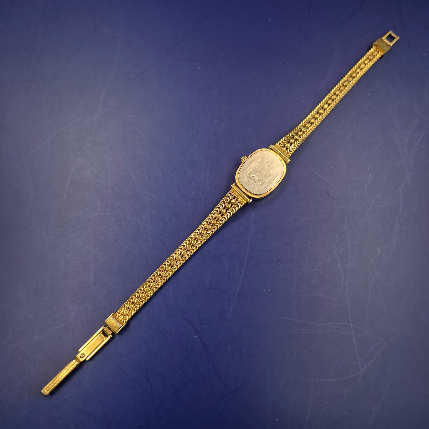 Elegante Safira Damen Uhr – Gold-Optik mit strukturiertem Zifferblatt