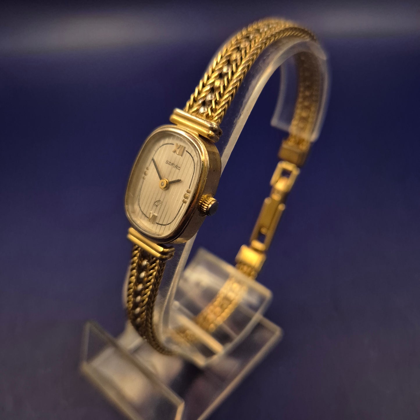 Elegante Safira Damen Uhr – Gold-Optik mit strukturiertem Zifferblatt