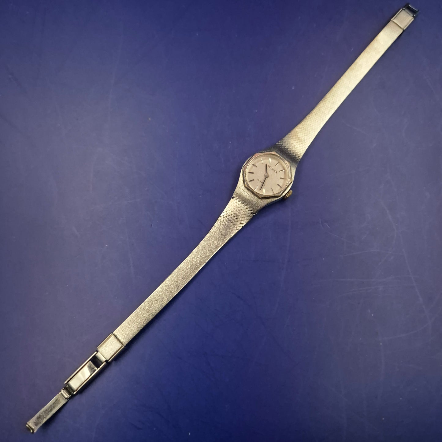 Klassische Dugena Damen Uhr – Vintage Silber-Look mit Milanaise-Armband