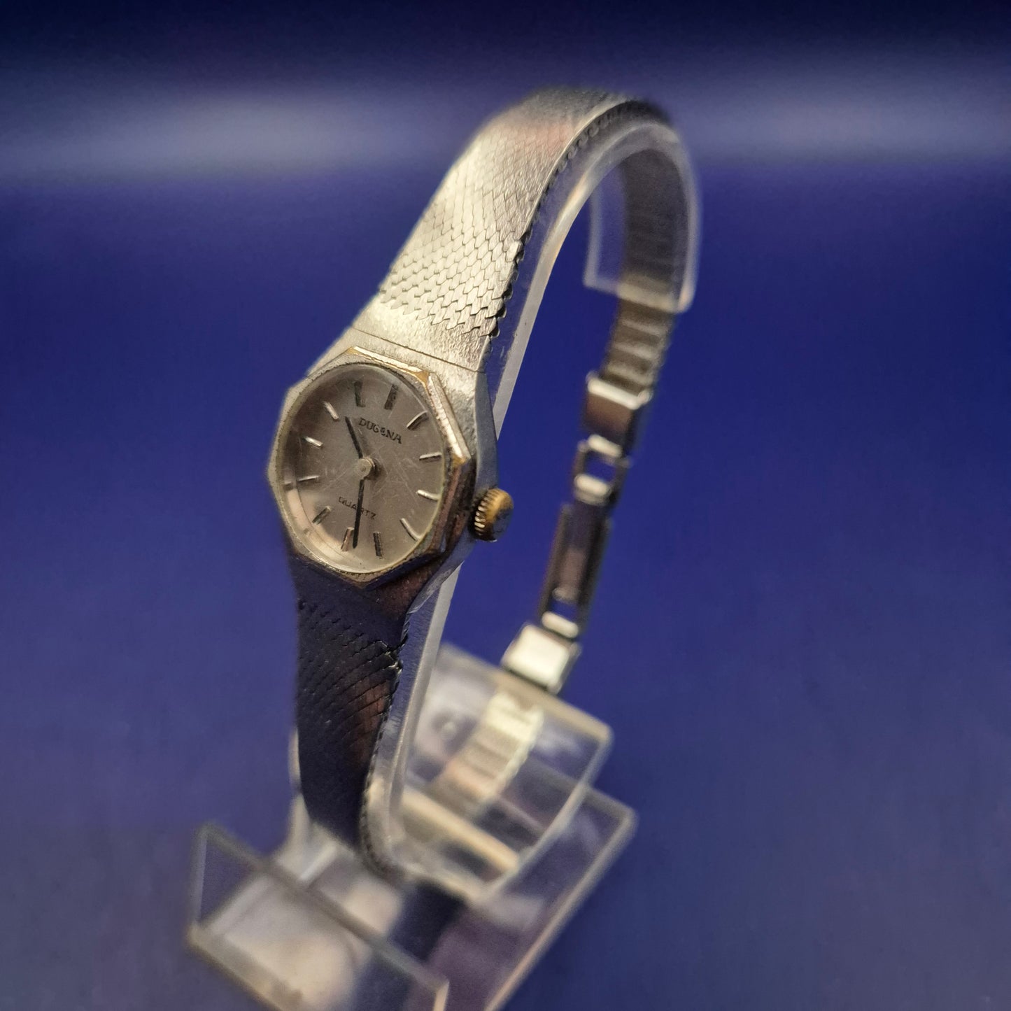 Klassische Dugena Damen Uhr – Vintage Silber-Look mit Milanaise-Armband