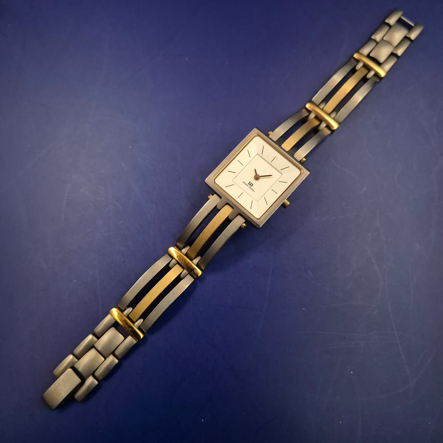 Exklusive Danish Design Damen Uhr – Edles Bicolor-Titan & Saphirglas