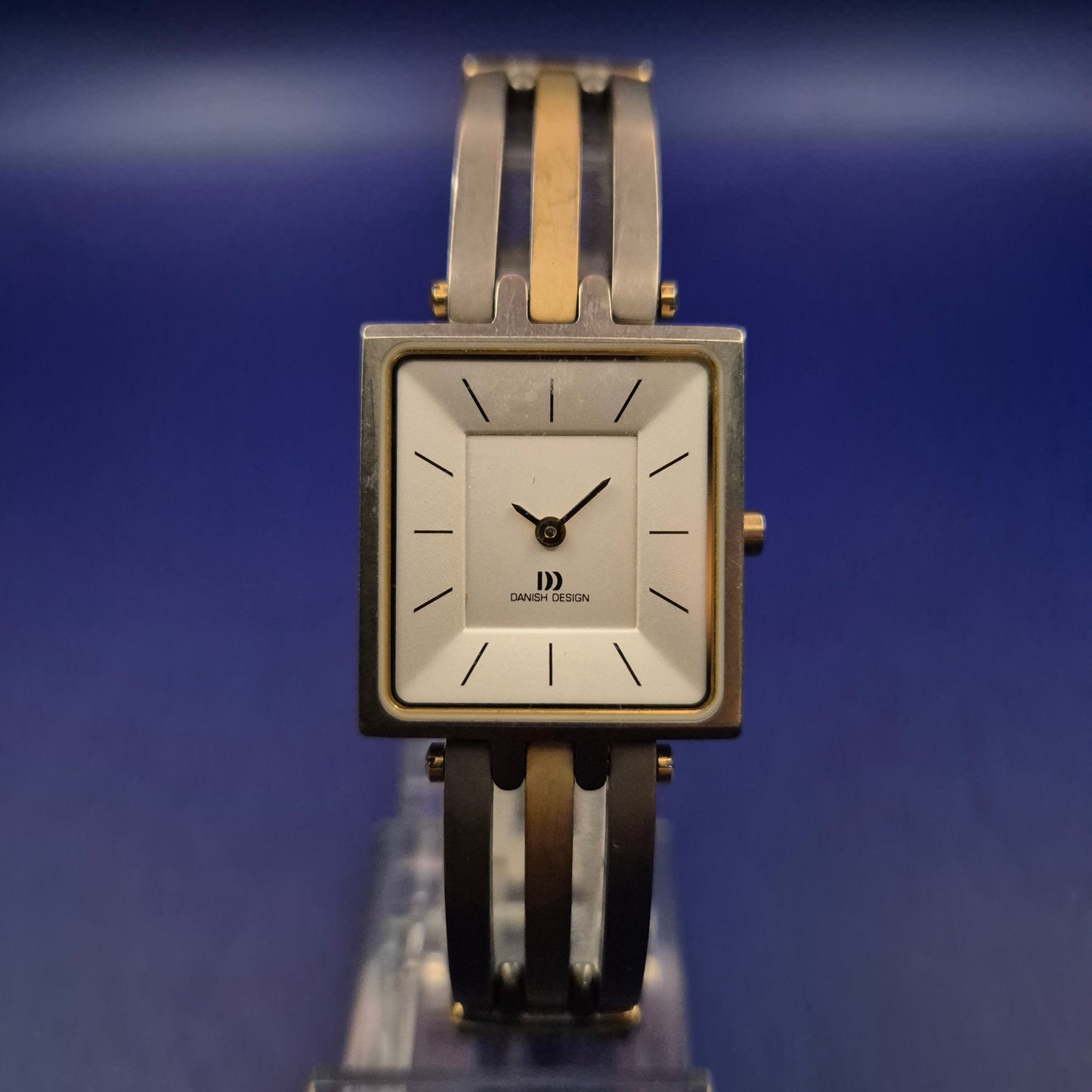 Exklusive Danish Design Damen Uhr – Edles Bicolor-Titan & Saphirglas