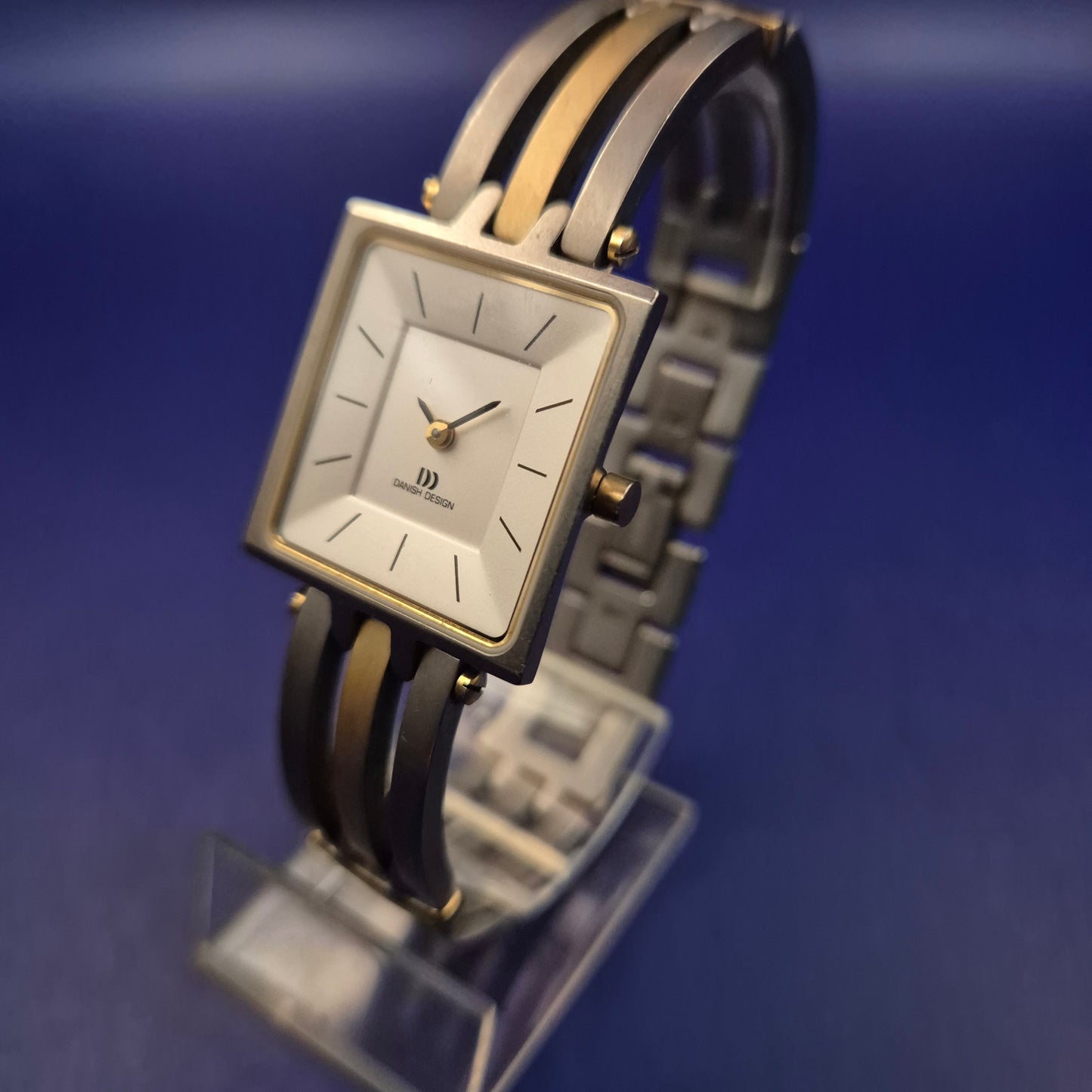 Exklusive Danish Design Damen Uhr – Edles Bicolor-Titan & Saphirglas
