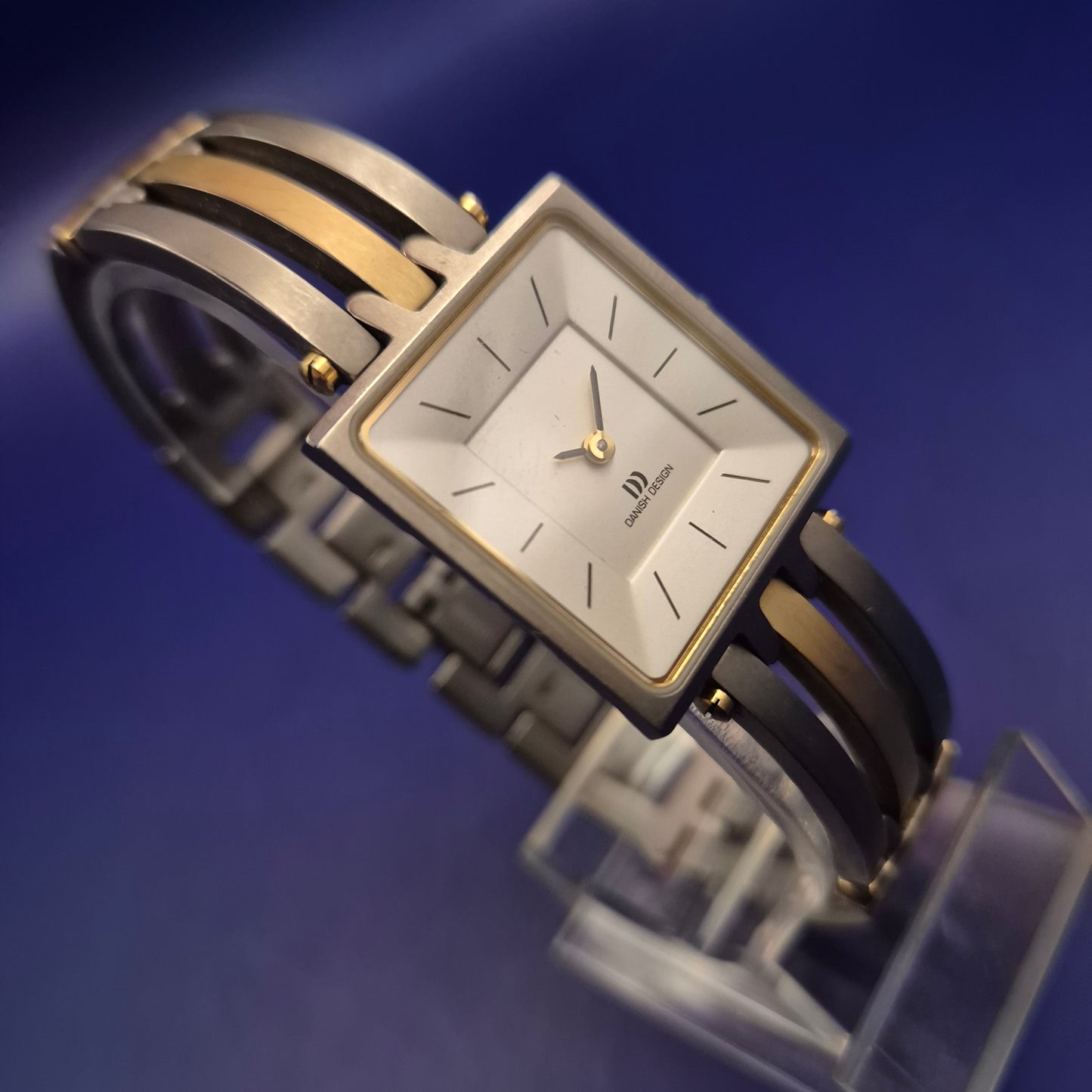 Exklusive Danish Design Damen Uhr – Edles Bicolor-Titan & Saphirglas
