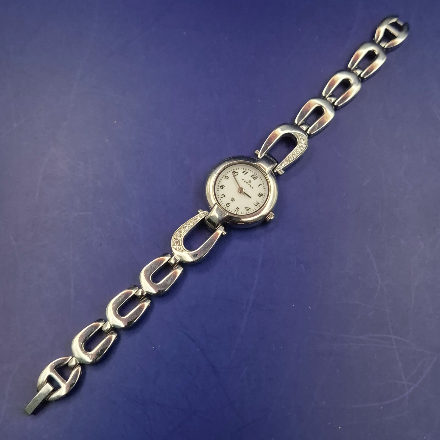 Elegante Certus Damen Uhr – Silberner Glanz mit Schmuckarmband