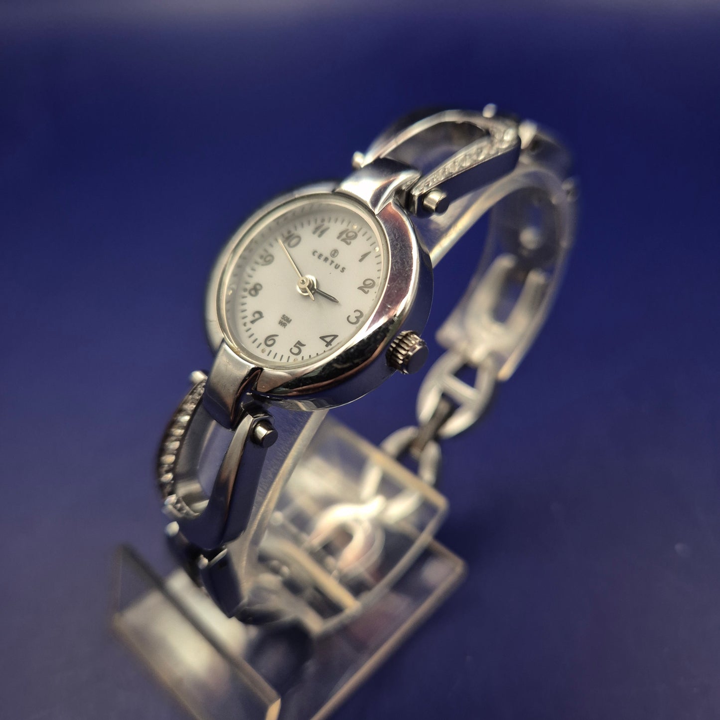 Elegante Certus Damen Uhr – Silberner Glanz mit Schmuckarmband