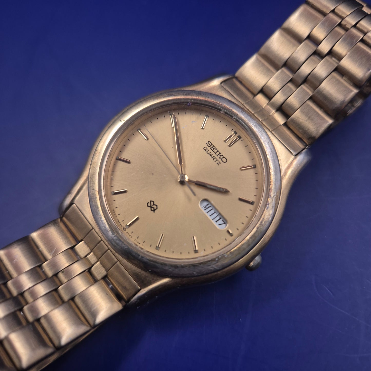 Klassische Seiko Herren Uhr – Goldfarbenes Vintage Design mit Tag/Datum