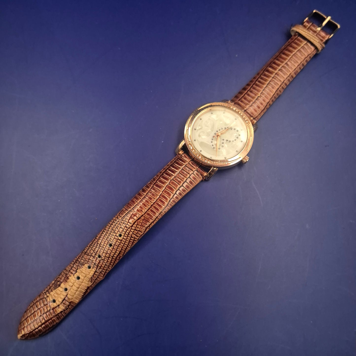 Elegante Eternal Love Damen Uhr – Roségold-Optik mit Perlmutt-Zifferblatt