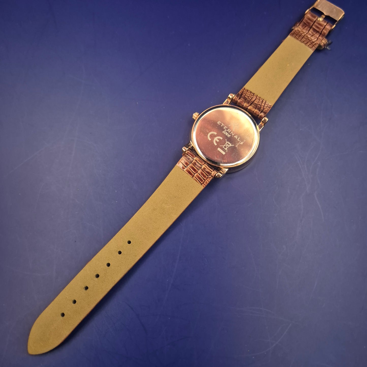 Elegante Eternal Love Damen Uhr – Roségold-Optik mit Perlmutt-Zifferblatt