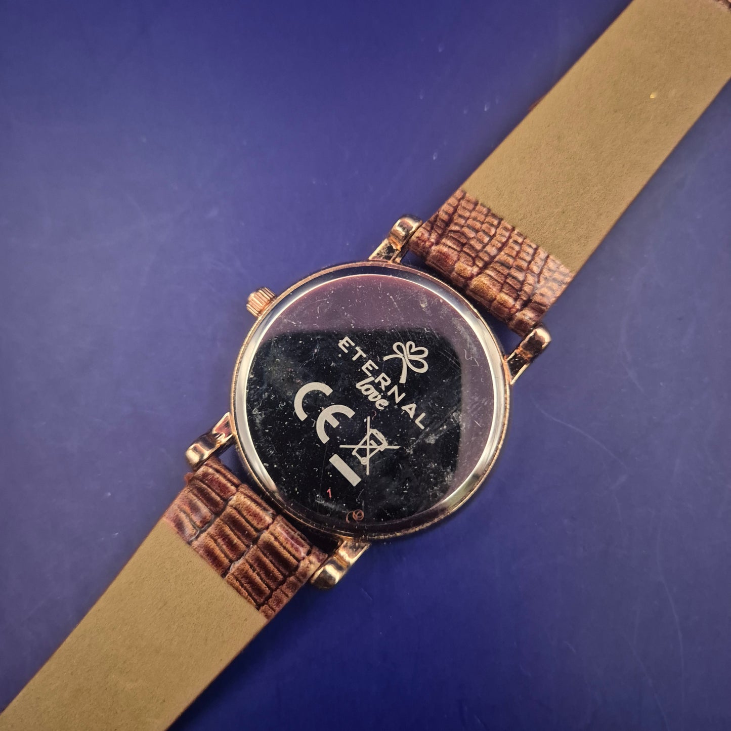 Elegante Eternal Love Damen Uhr – Roségold-Optik mit Perlmutt-Zifferblatt