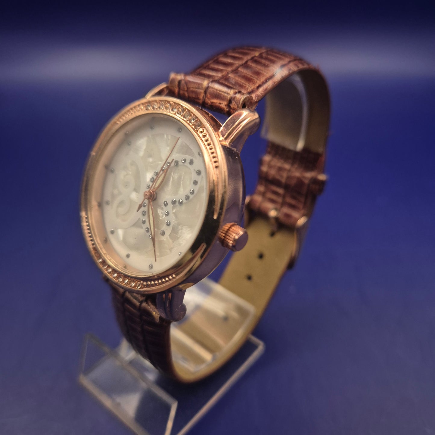 Elegante Eternal Love Damen Uhr – Roségold-Optik mit Perlmutt-Zifferblatt